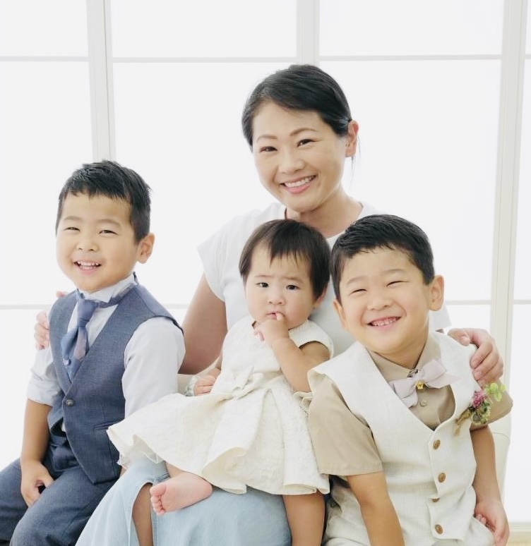 普段は3児の母であり妻でもあります。育児の悩み、夫婦の悩み、家事の悩みなどにも大いに共感できる部分がありますので、ぜひお話しだけでも聞かせてくださいね。